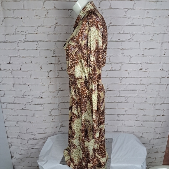 LOVESTICH Printed Belted Button  Down Dress‎ - Picture 5 of 11